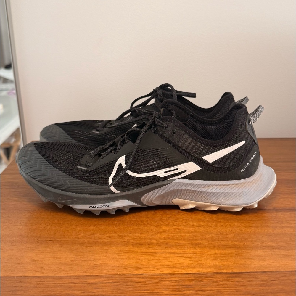 Nike Air Zoom Terra Kiger 8 trail running shoes size 10, Womens
